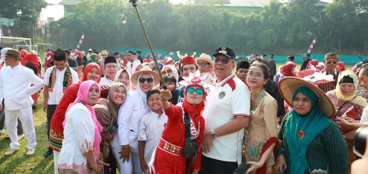 Benyamin Apresiasi Antusiasme Warga Ciputat Ikuti Pawai Budaya Meriahkan HUT ke-79 RI