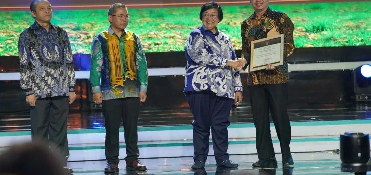 Dukung Gerakan Sekolah Adiwiyata di Tangerang Selatan, Benyamin Raih Penghargaan dari KLHK
