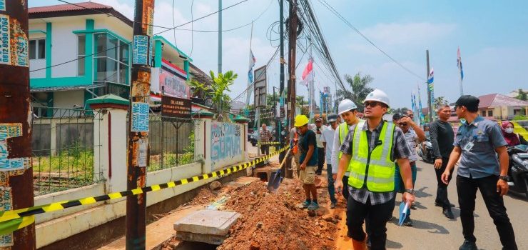 Pilar Saga Tinjau Peningkatan Jalan, Drainase Hingga Penataan Kabel Utilitas di Kelurahan Pisangan
