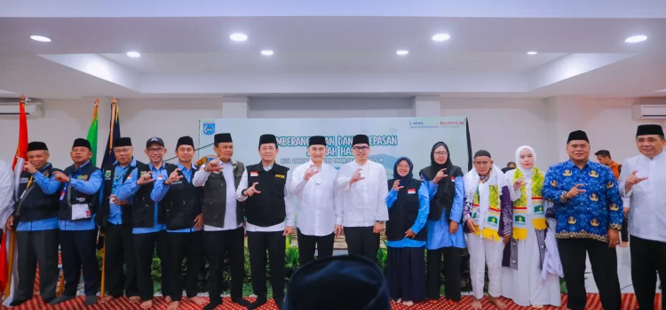 Bersama Wagub Banten, Pilar Saga Ichsan Lepas 393 Calon Jemaah Haji Kloter 47 Asal Tangsel